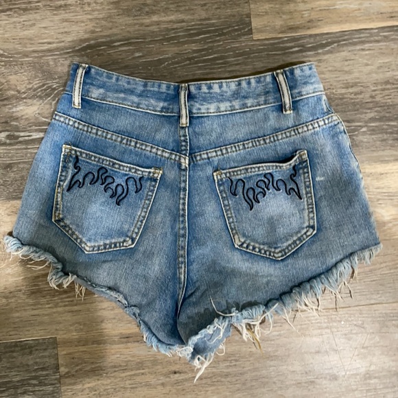 Shorts - Picture 2 of 3